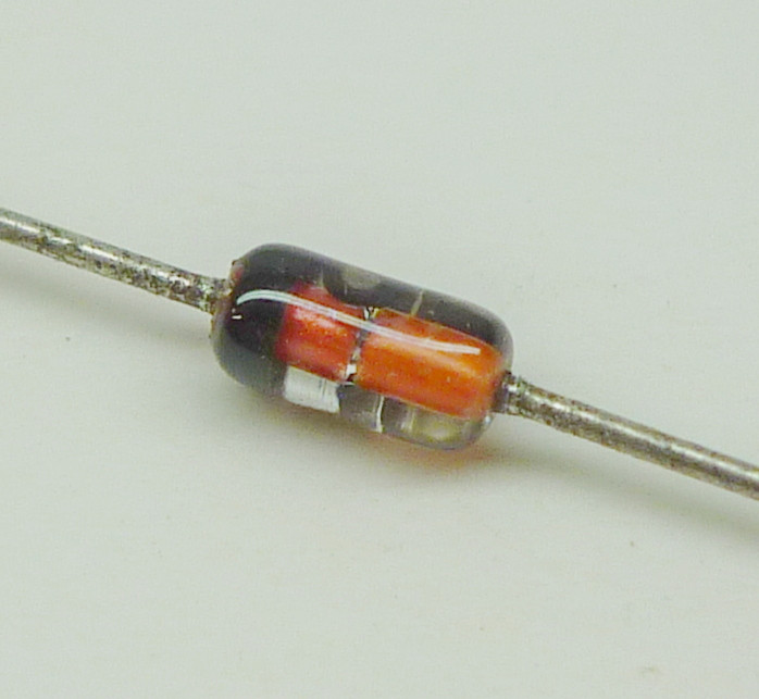 Стабилитрон 1/2W 8.2V